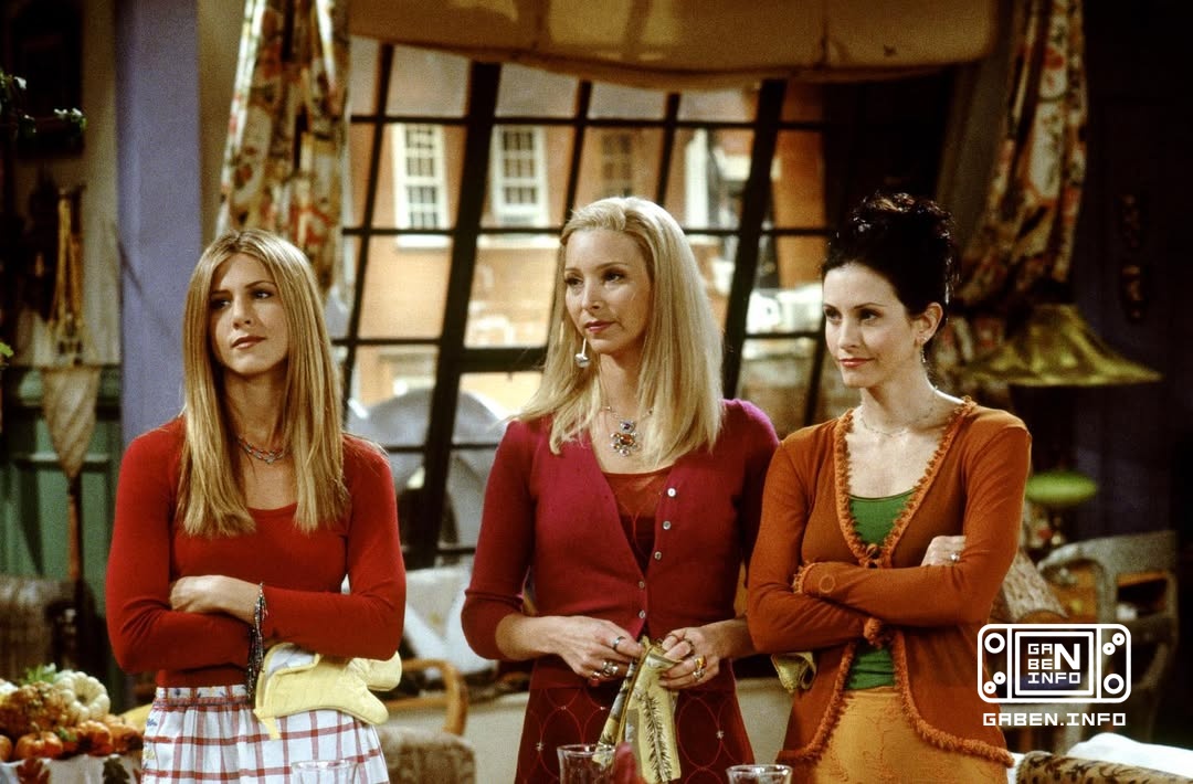 Lisa Kudrow spoke about the “unpleasant comments” that Friends writers made towards the show’s actresses.According to th...