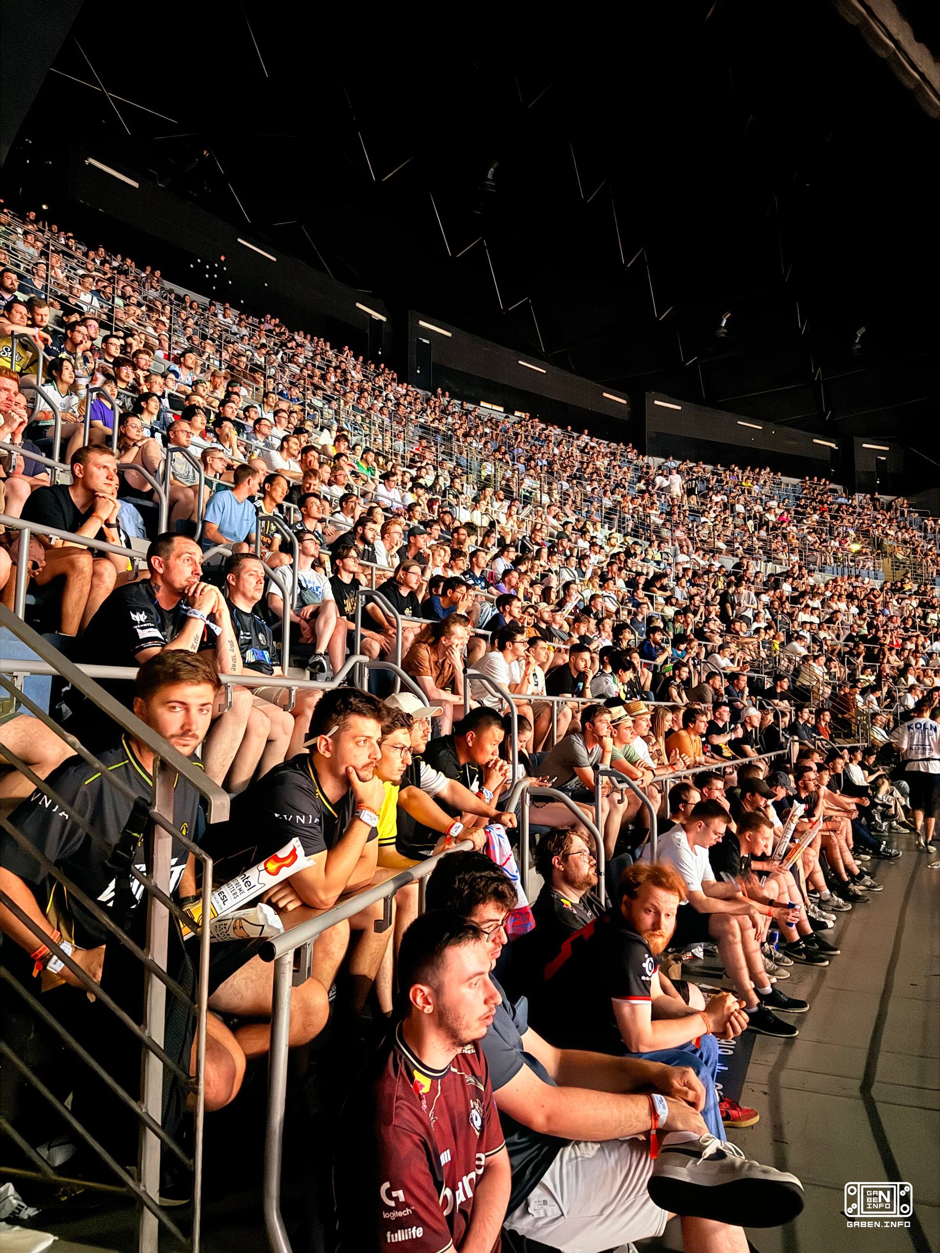 🏟 LANXESS Arena забита на все 101%