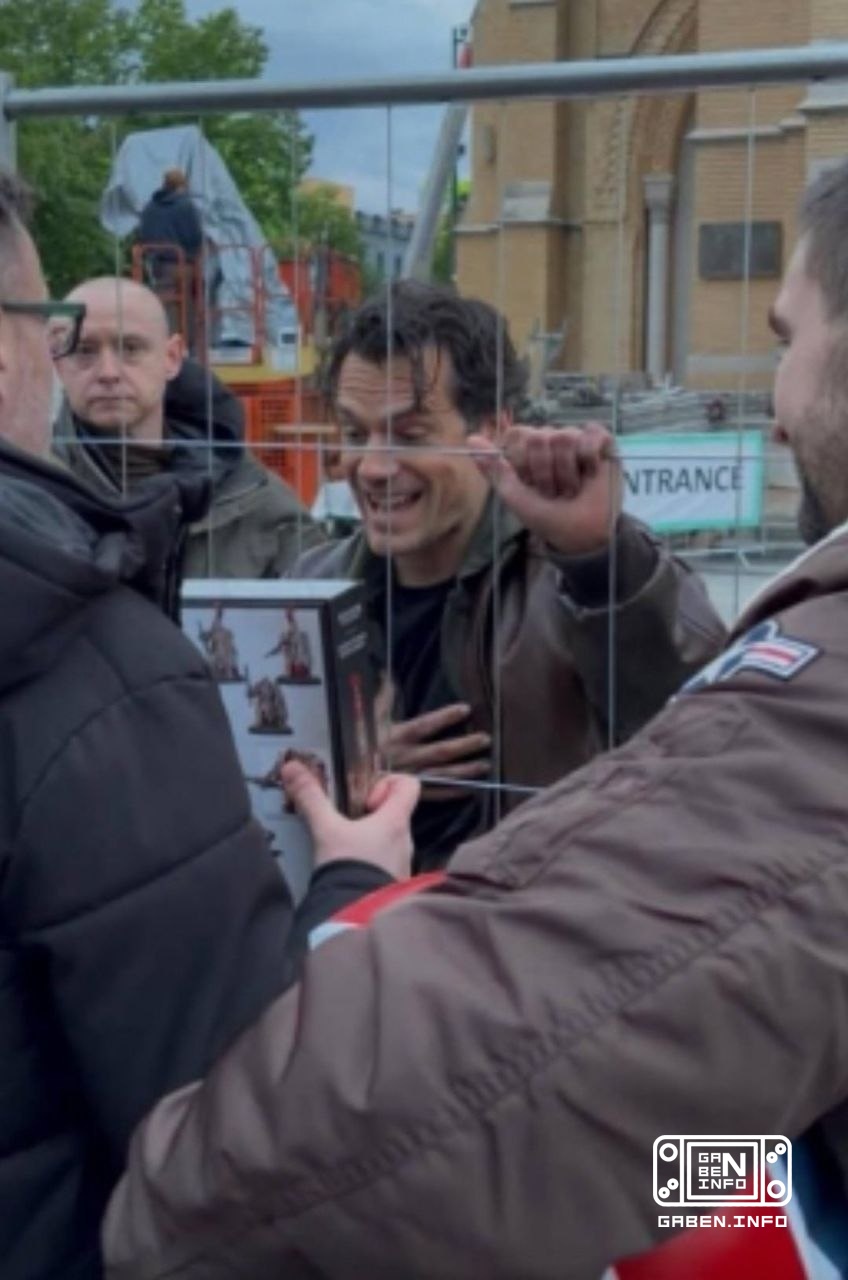 Caring fans decided to remind Henry Cavil that he is still the executive producer of the Warhammer 40K series by giving ...