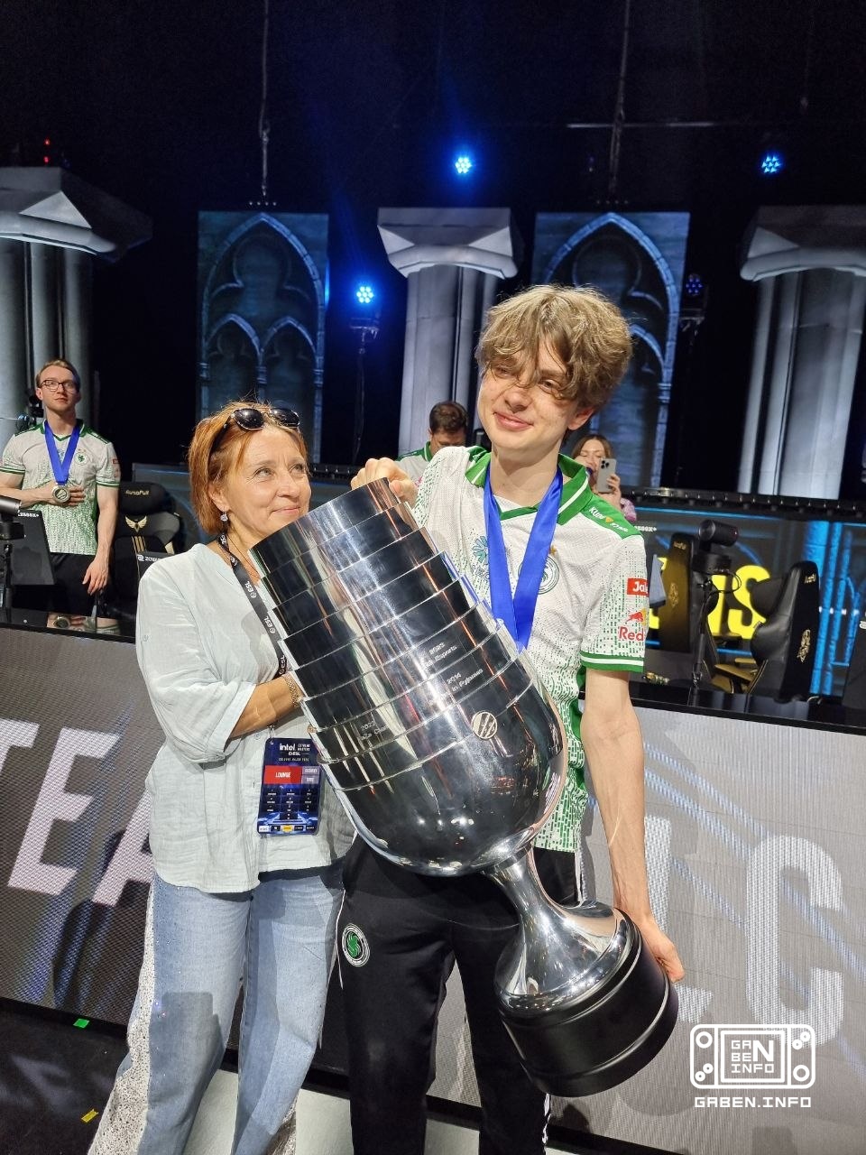 Сервиз мамы kyousuke ожидает лютейшее пополнение. 🏆 Counter-Strike
