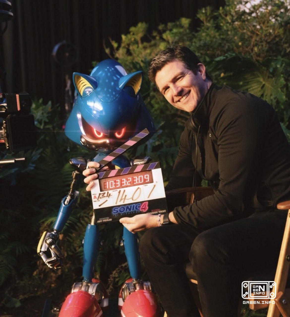 A metal hedgehog on the set of Sonic 4, which has just ended. You can see the battle between a hedgehog who reads anothe...