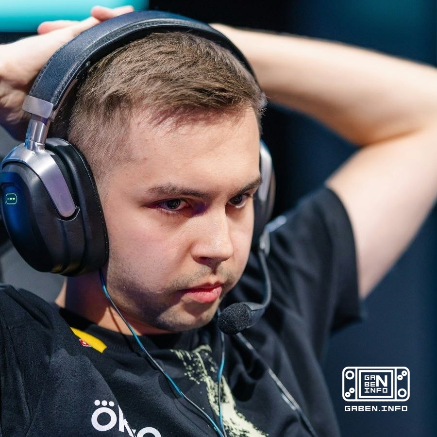 In the match against JiJieHao Sh1ro made 19 shots from AWP, 10 of which were missed.