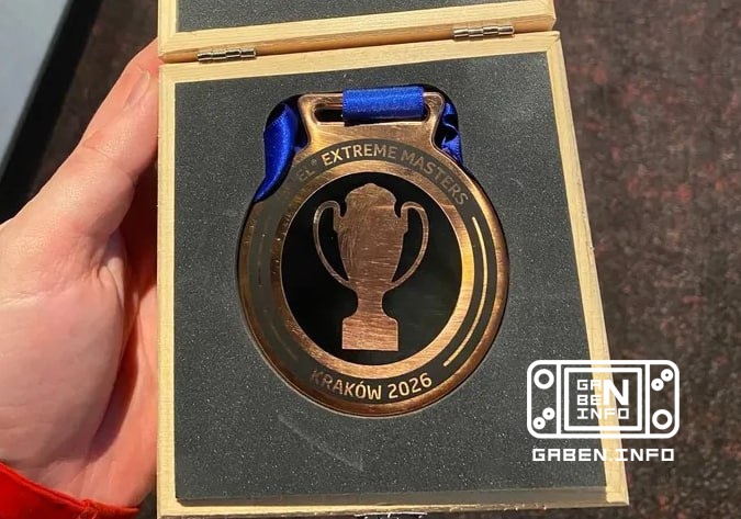 The Spirit coach gave the fan a bronze medal for IEM KRAKOW 2026. Quote from Evgeniy, a fan who received a gift: I stood...