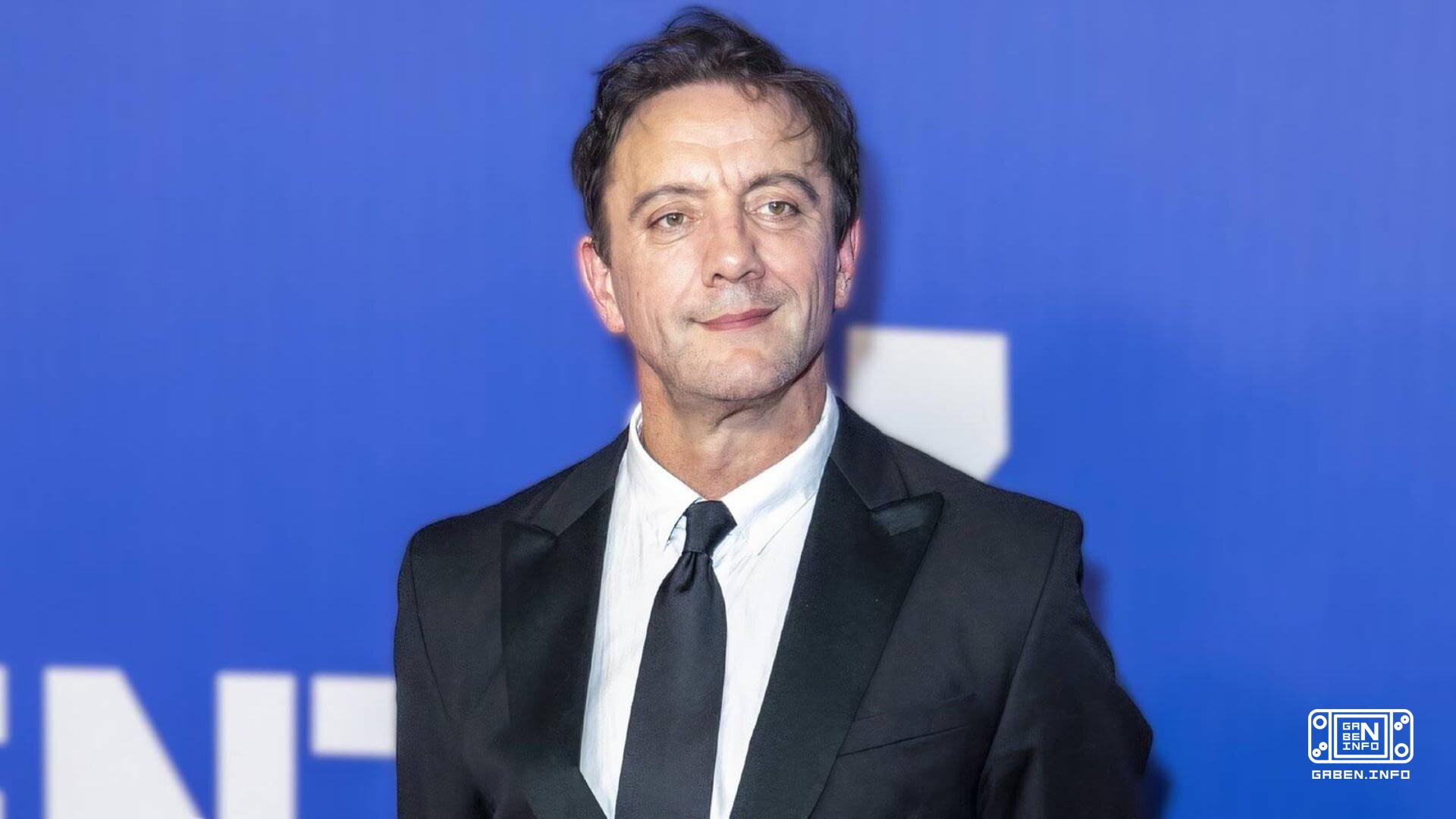 Peeves in der Harry-Potter-Reihe wird von Peter Serafinowicz gespielt, der auch für die Stimme von Darth Maul in „Die du...