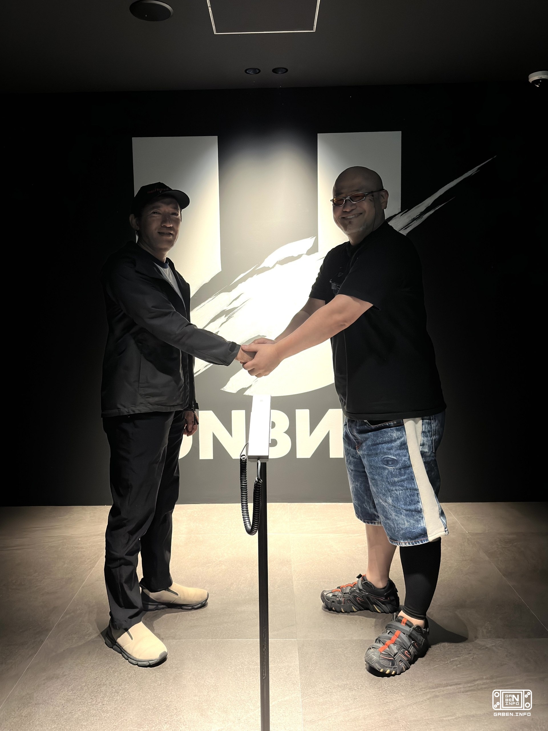 El creador de Resident Evil se reunió con otro creador de Resident Evil, Hideki Kamiya, que se cansó de mirar errores y ...