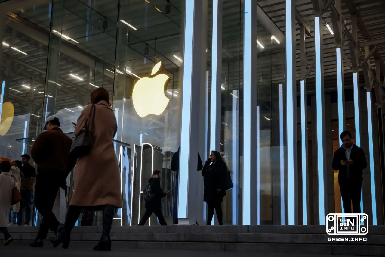 Tim Cook warned of an “inevitable” increase in prices for Apple products due to a shortage of memory chips, colleagues f...