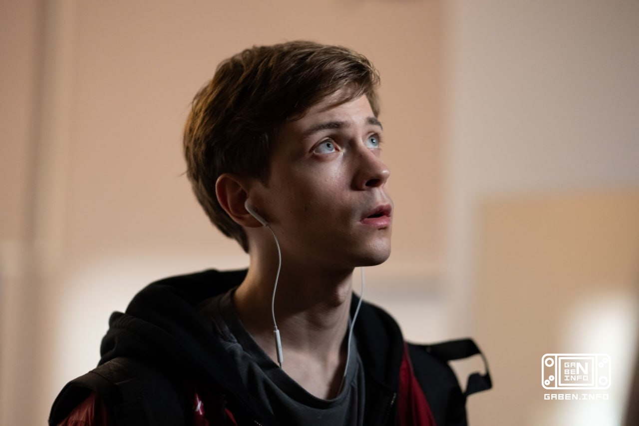 Die Dreharbeiten zum Remake des heimischen Films „Courier“ haben begonnen – das erste Filmmaterial vom Set ist online er...