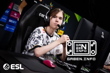 donk about the stage and booths for players at IEM KRAKOW 2026: It seems to me that the distance to the audience is grea...