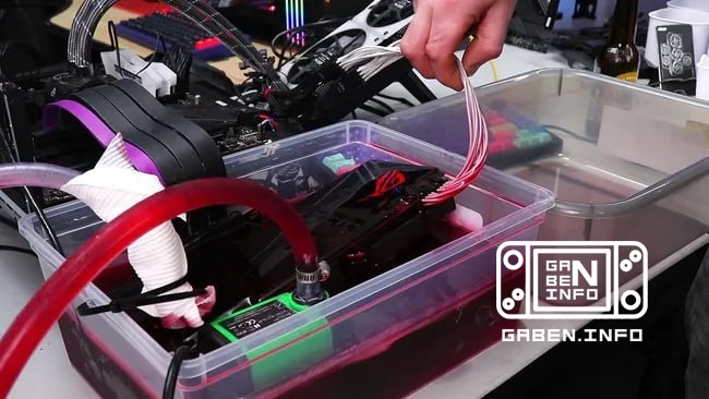 😮 A genius from Reddit cooled a video card with transmission fluid and set a world record The author immersed the GTX 10...