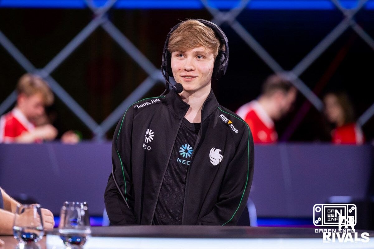 They asked who was the best player on a certain weapon.