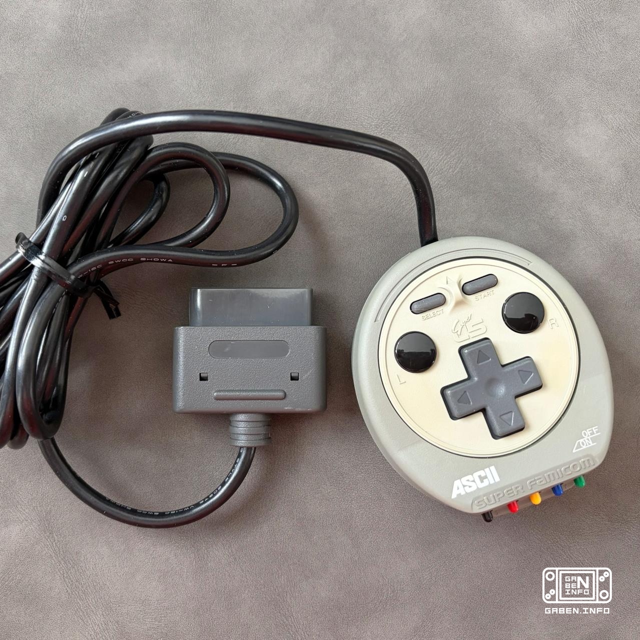 ¡Mira el fantástico controlador ASCII lanzado para juegos con una sola mano en SF/SNES a principios de los 90! Este “gam...
