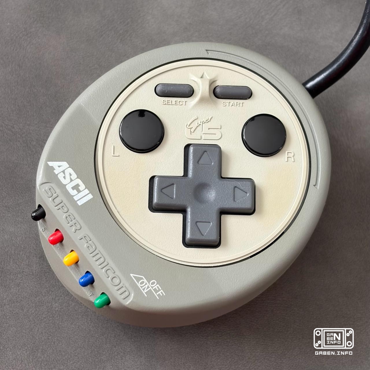 ¡Mira el fantástico controlador ASCII lanzado para juegos con una sola mano en SF/SNES a principios de los 90! Este “gam...