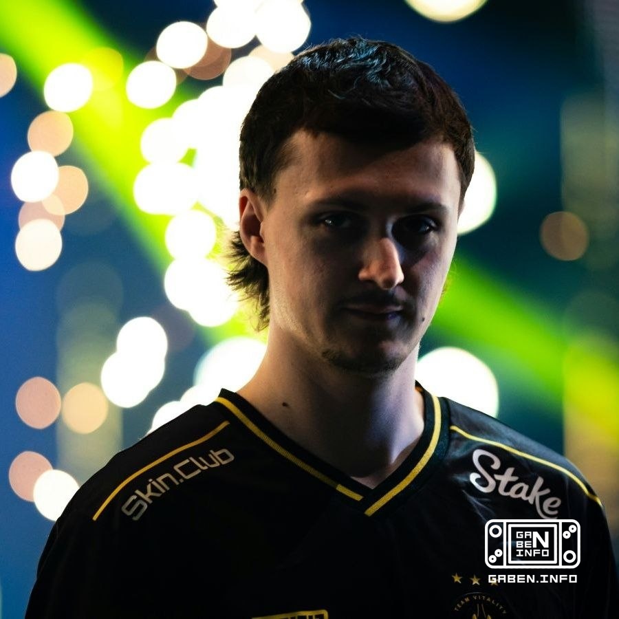 Mezii vergeleek donk'a en NiKo. Aim: donk Beweging: donk Groenten: NiKo Kollen: NiKo Klaatjes: NiKo Gamessens: NiKo Aura...