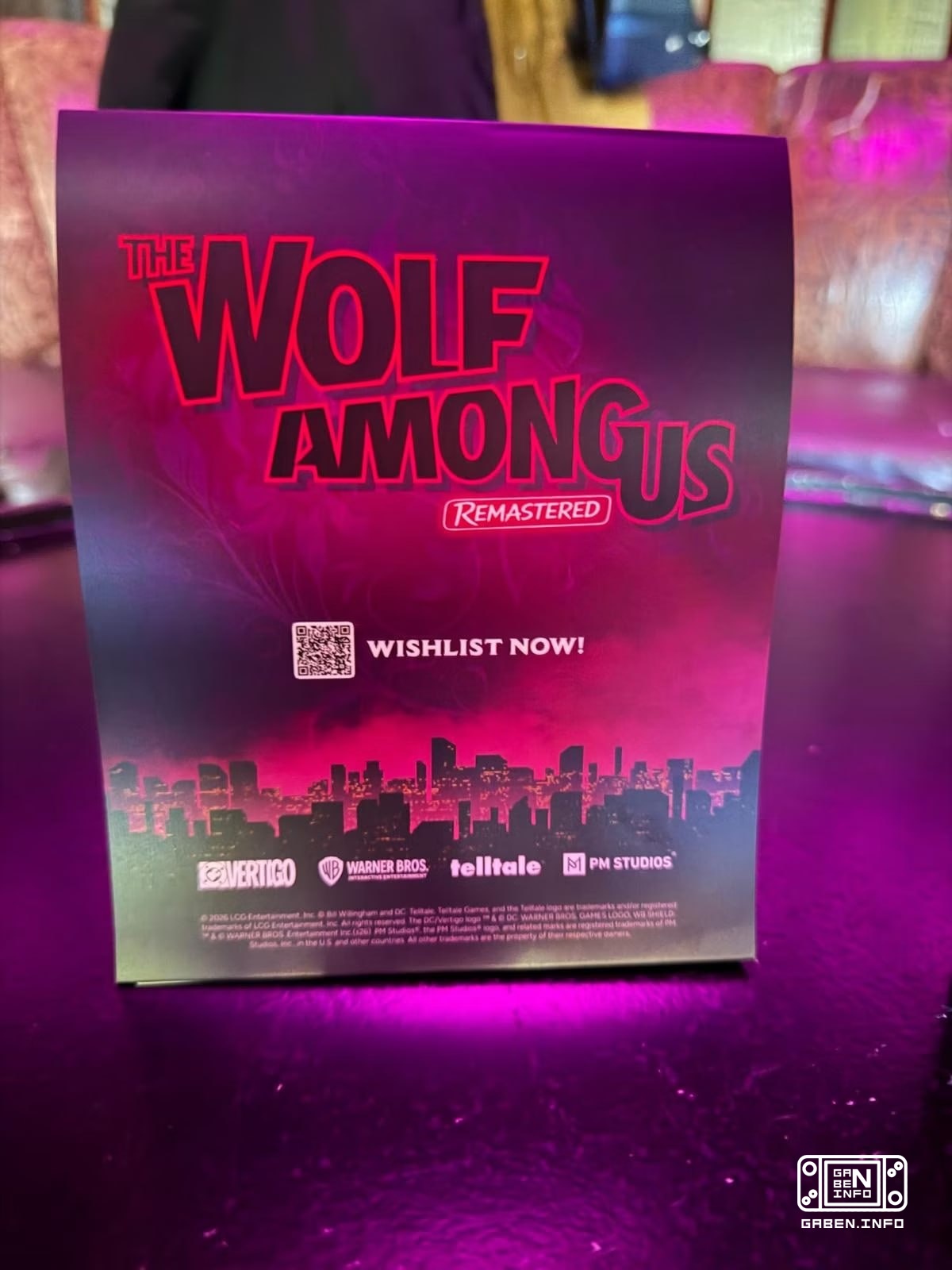 The Wolf Among Us با بار خودش به کامیک کان سن دیگو آمد. مهمانان می‌توانند از انواع نوشیدنی‌های مضمون (دو مورد برای انتخا...