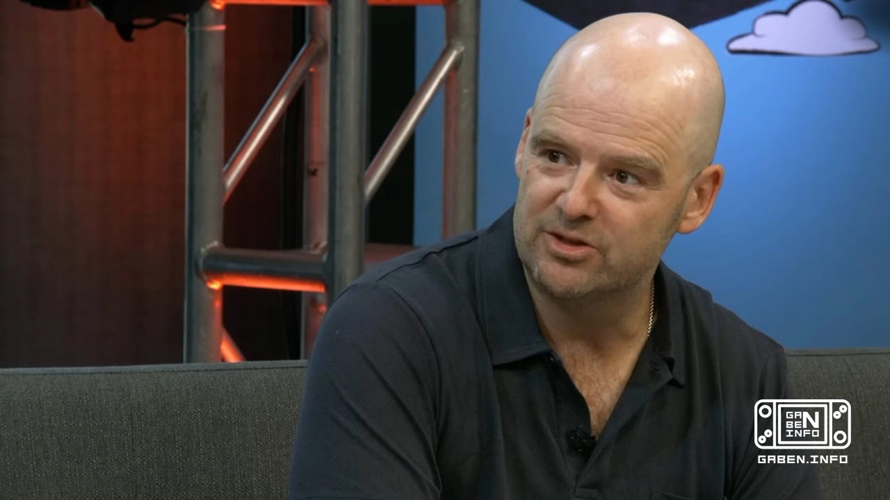 Dan Houser ผู้ร่วมก่อตั้ง Rockstar Games เชื่อว่าบริษัทต่างๆ ควรให้ทางเลือกแก่ผู้เล่นว่าพวกเขาต้องการซื้อแผ่นดิสก์หรือไม