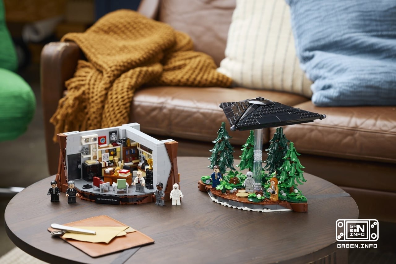 LEGO on the X-Files, I repeat LEGO on the X-Files, do you hear me?!!?🐱