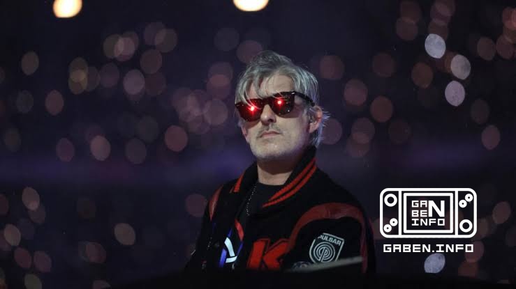 フランスのDJ、カビンスキーが50歳で死去した。このミュージシャンは、2011年の映画『ドライブ』でフィーチャーされた曲「ナイトコール」のおかげで有名になった。