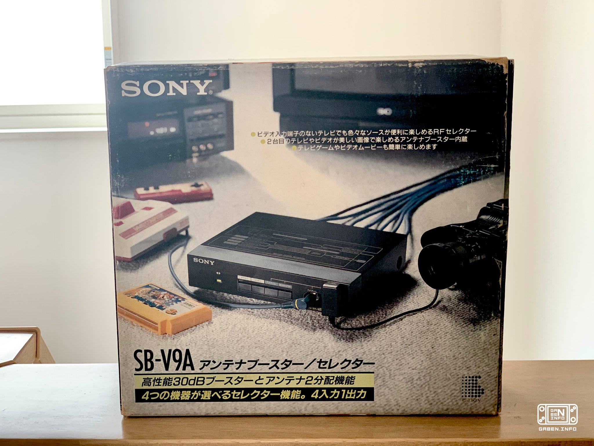 Аудио-Видео селектор сигналов времен RF от Sony, в коробке брендированной совместно с Nintendo... Один из самых редких а...
