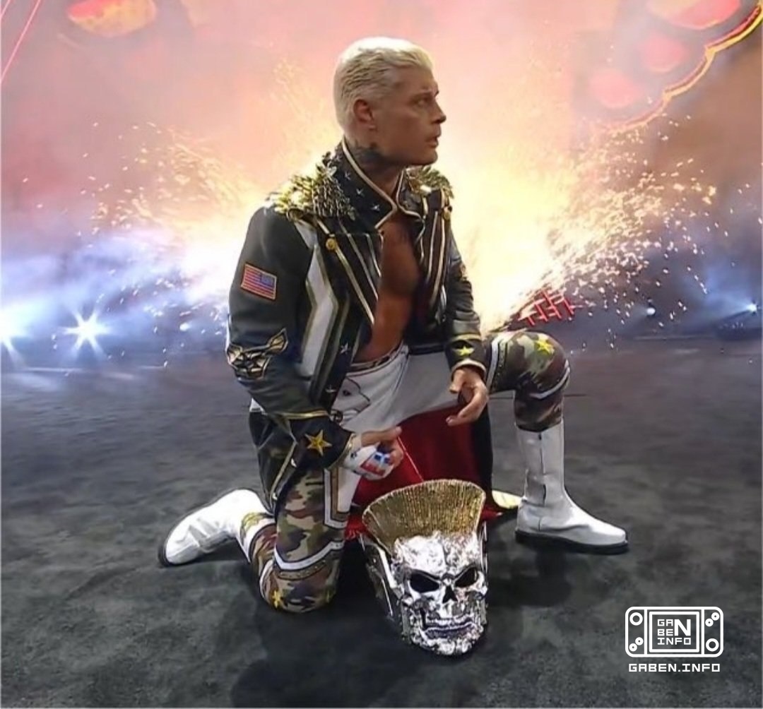 Ayrıca SummerSlam'da Street Fighter'in yıldızı oldu. Gayle'i oynayan Cody Rhodes, firmanın saç örgütüyle maske giydi.