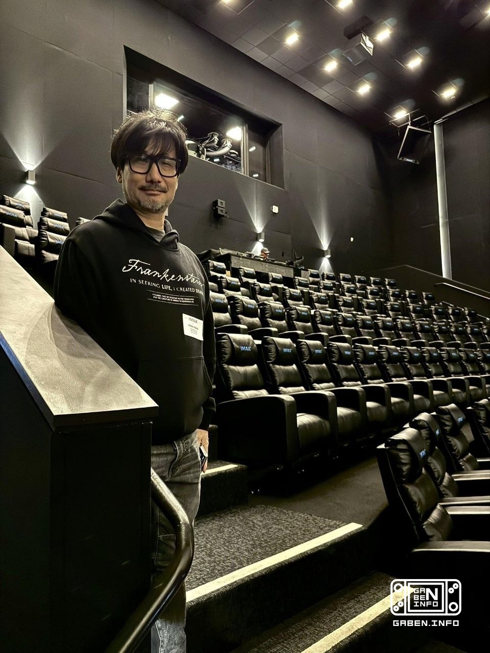Jeff Kiley przedstawił swojego kochanka i swoją matkę. Zapraszał też Kozimę na randkę do sztabu IMAX w Los Angeles!