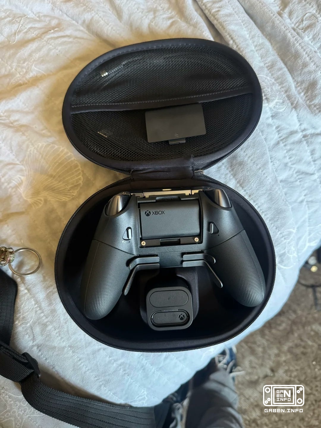 Redditでは Xbox Elite Series 3の試作が公開され ユーザーはOfferUpで200ドルでコントローラーを購入しました 外見はエリートシリーズ2に似ていますが,接続ボタン付近の小さなLCD画面が付いています. デバイス...