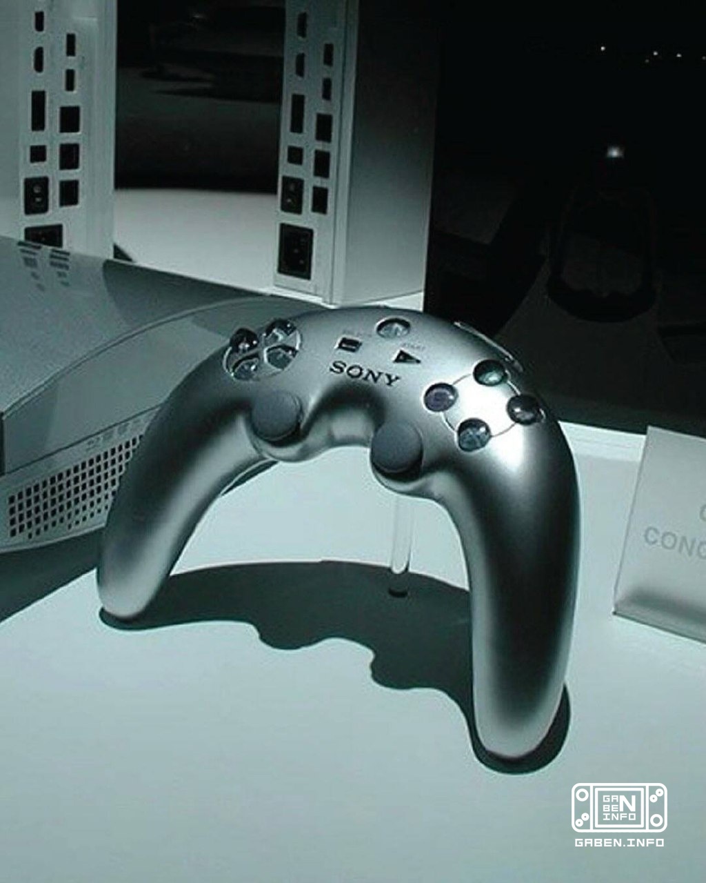 В 2005 году на выставке E3 компания Sony показала консоль PlayStation 3 вместе с прототипом контроллера, который вызвал ...