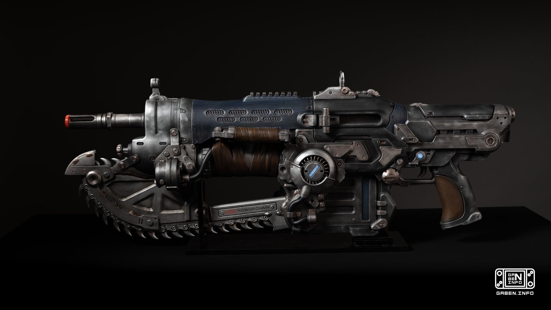 Xbox представила реплику прототипа винтовки Lancer из Gears of War: E-Day — в масштабе 1:1 и по цене 300 долларов. Спрос...