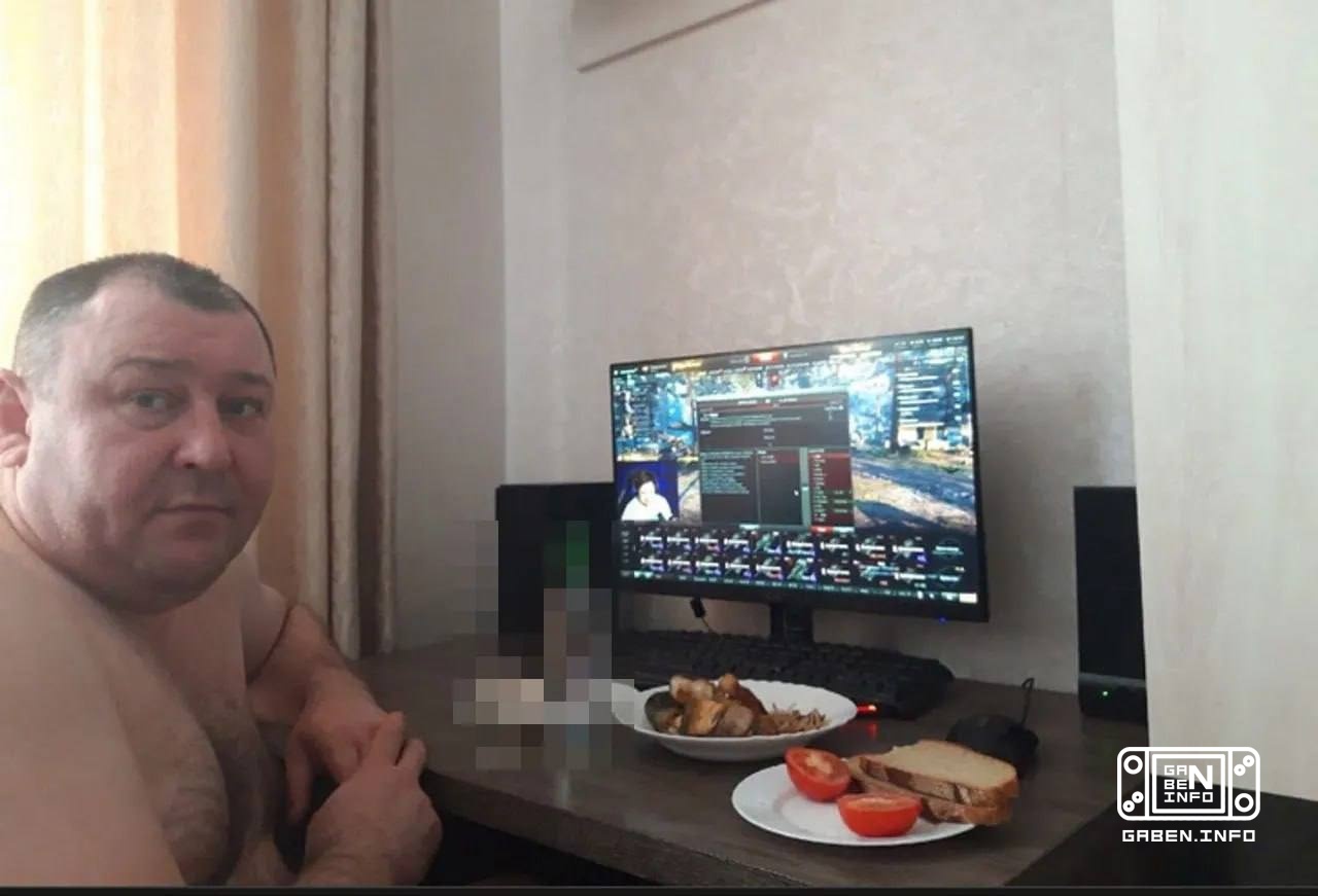 Сегодня узнал, что… Тот самый «скуф играющий в Танки» с легендарной фотографии — Геннадий Алексеев из деревни Ильпанур в...
