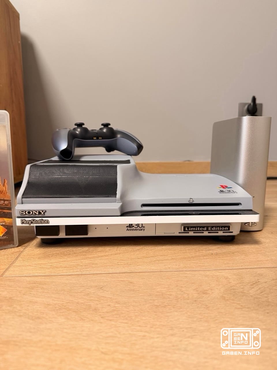 Фанат собрал свою PS3 Pro На борту этого монстра стоит SSD на 512 ГБ, HDD на 2 ТБ и прокачанная система охлаждения. 🛒 ,