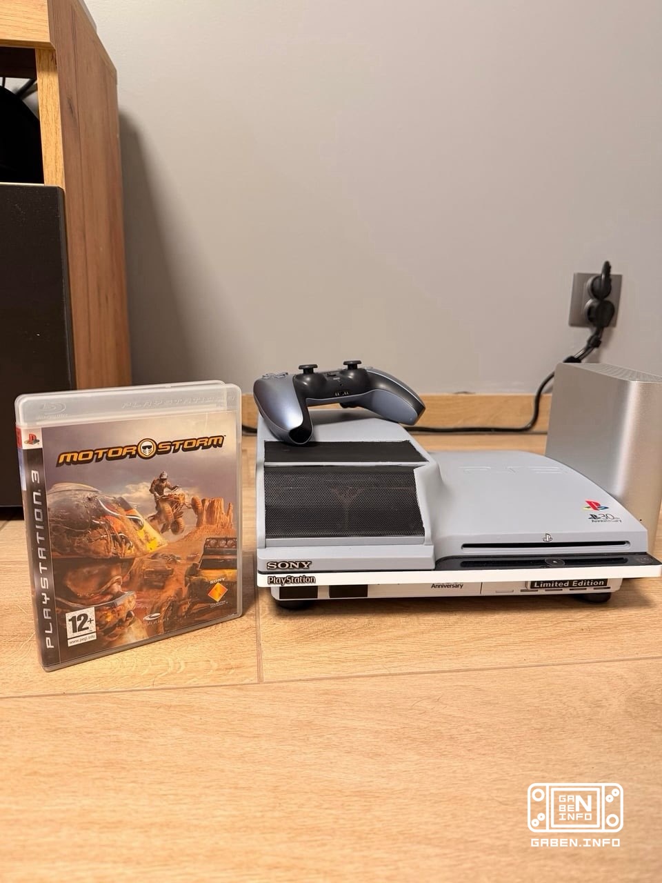 Фанат собрал свою PS3 Pro На борту этого монстра стоит SSD на 512 ГБ, HDD на 2 ТБ и прокачанная система охлаждения. 🛒 ,