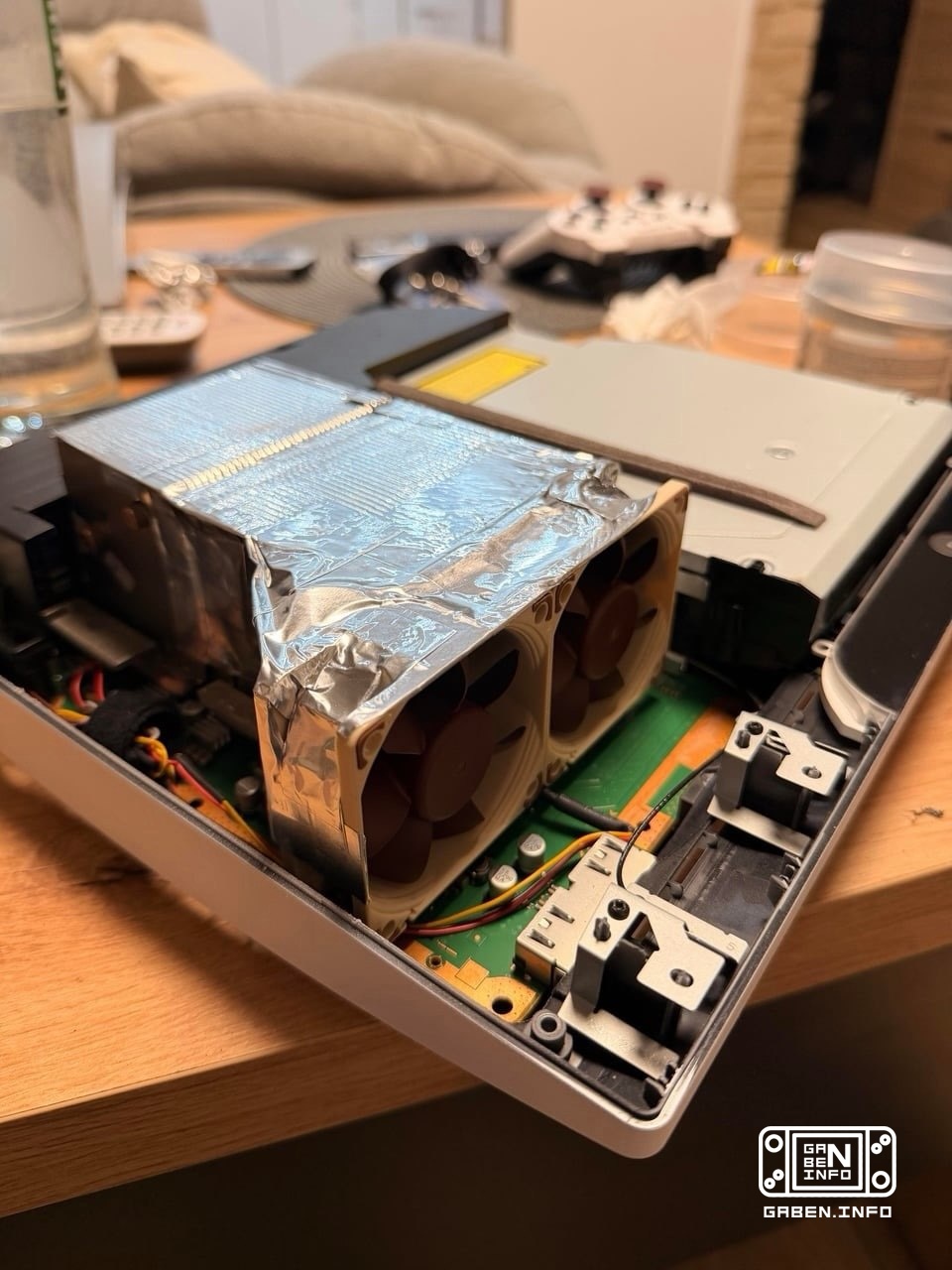 Фанат собрал свою PS3 Pro На борту этого монстра стоит SSD на 512 ГБ, HDD на 2 ТБ и прокачанная система охлаждения. 🛒 ,