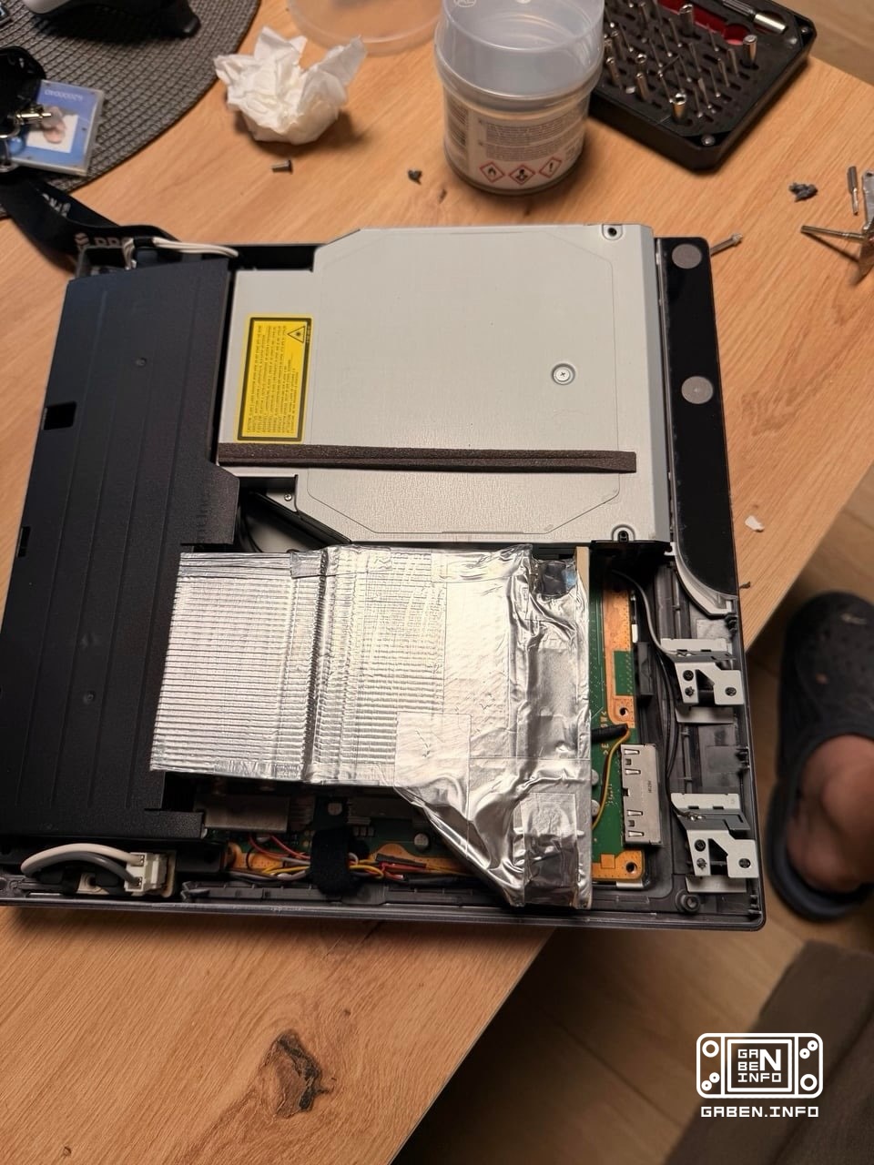 Фанат собрал свою PS3 Pro На борту этого монстра стоит SSD на 512 ГБ, HDD на 2 ТБ и прокачанная система охлаждения. 🛒 ,