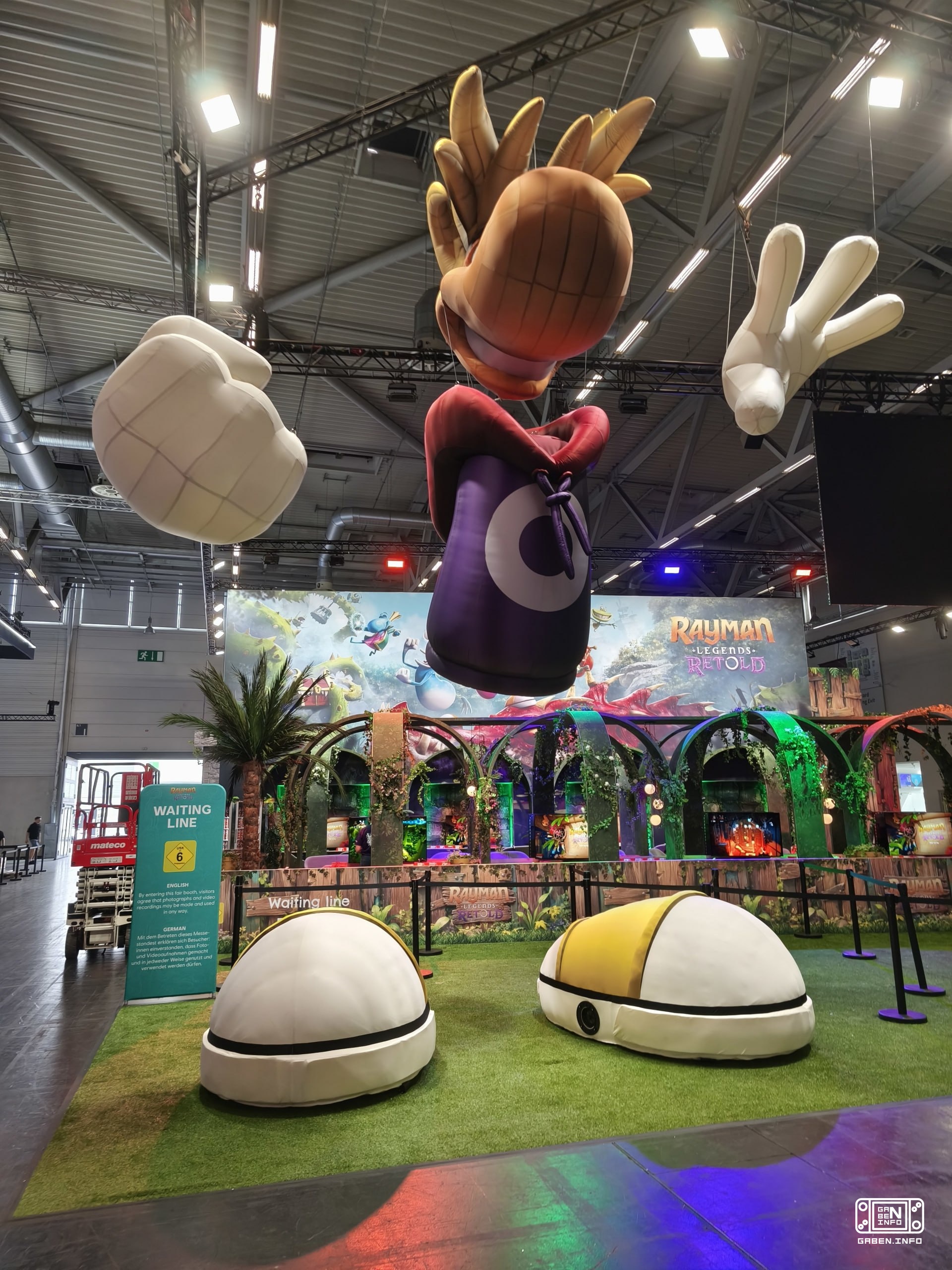 Огромный стенд Ubisoft на Gamescom с гигантским Рейманом Единственная проблема это то, что эксклюзив для жителей Германи...