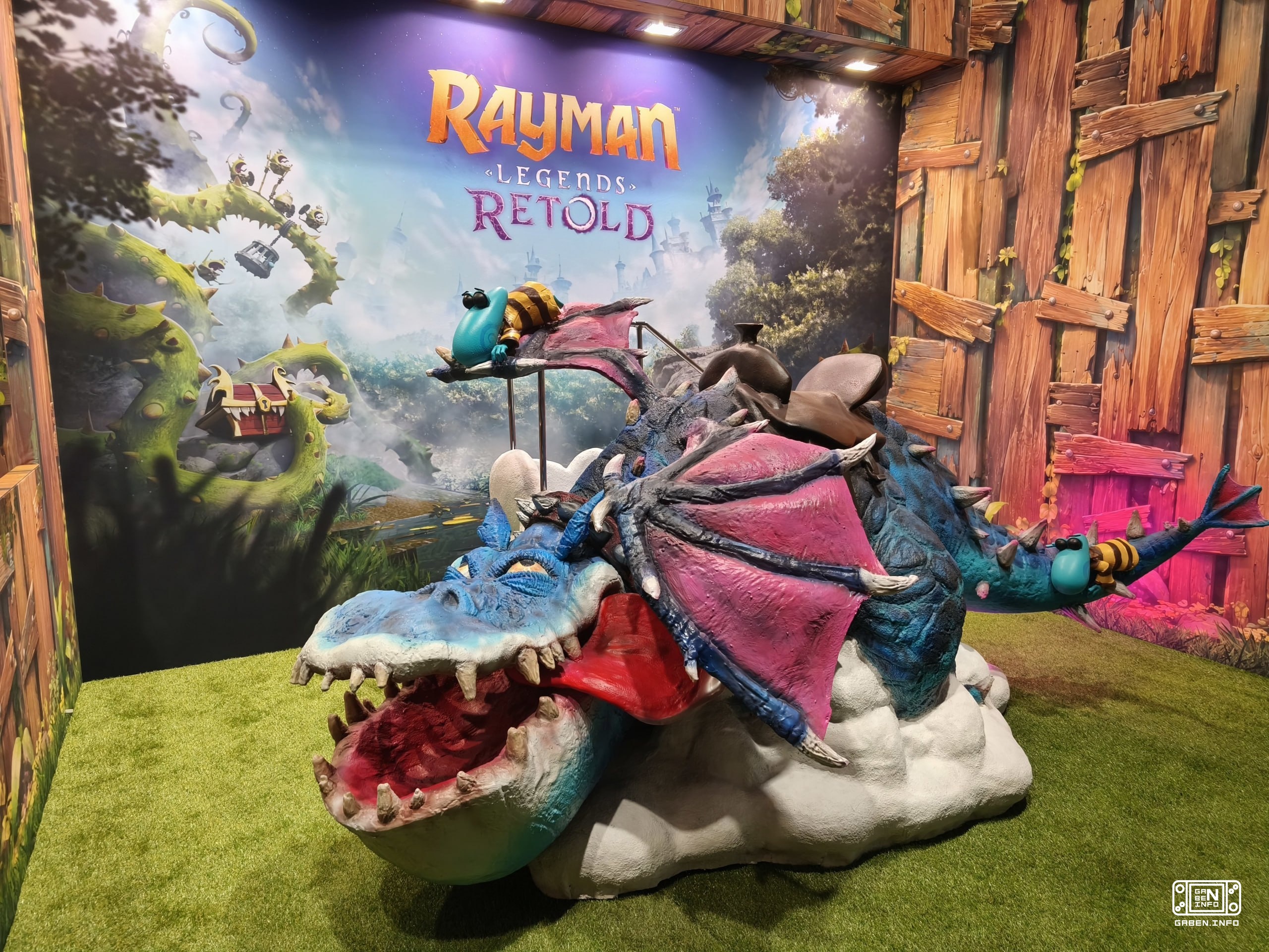 Огромный стенд Ubisoft на Gamescom с гигантским Рейманом Единственная проблема это то, что эксклюзив для жителей Германи...