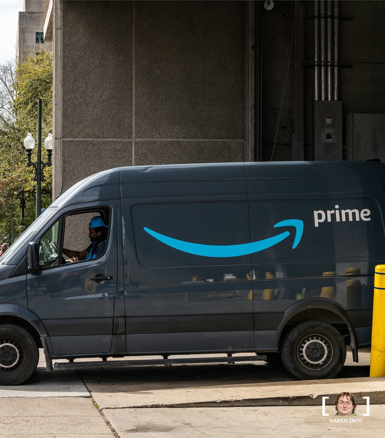 Amazon has announced plans to lay off 16,000 employees. This is the second large-scale wave of job cuts in 3 months.