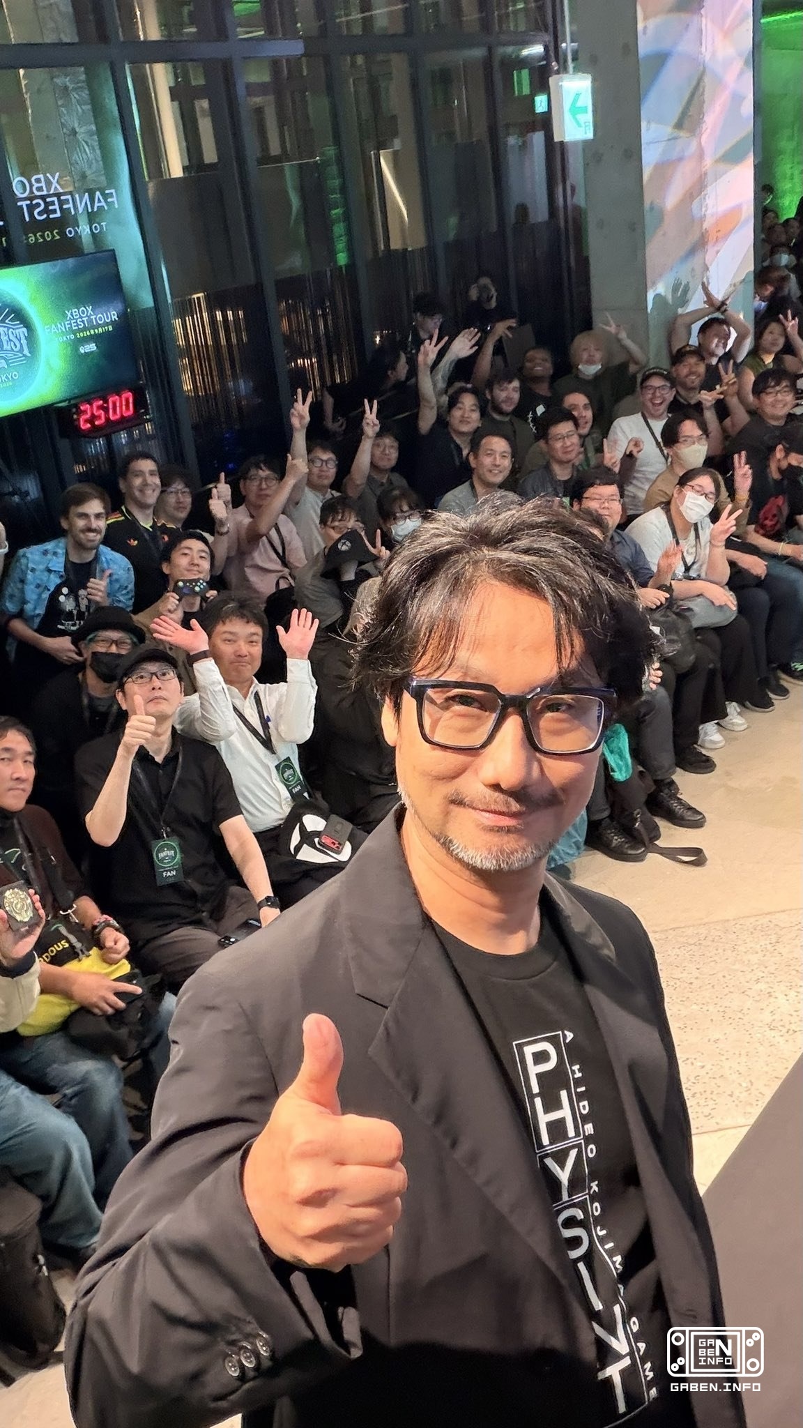 The genius with the fans from Highway.