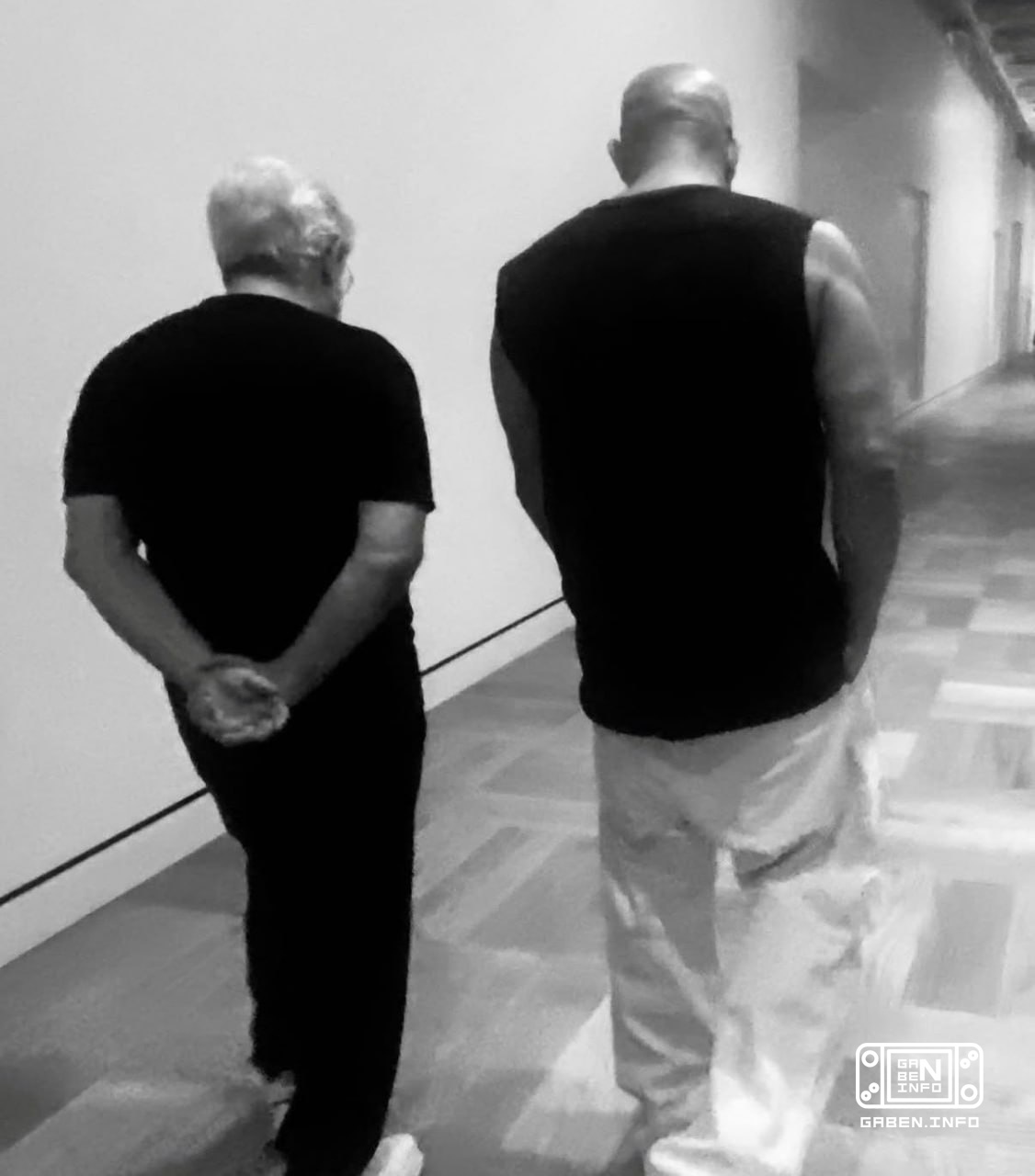 Vin Diesel George Lucas ile birlikte bir fotoğraf yayınlayarak kendisini ve yönetmeni Mythographic Architects olarak nit...