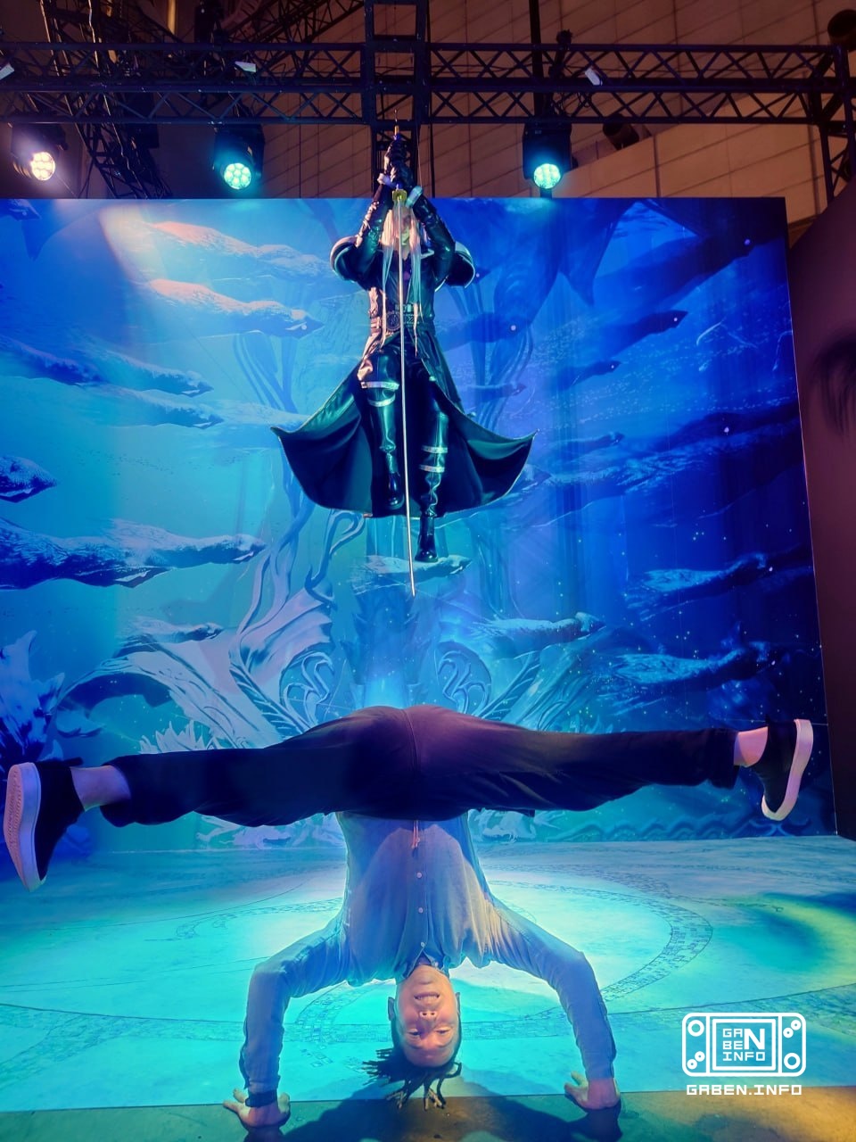 A Bandai Namco employee made Square Enix stand famous at TGS. A Japanese made an unusual photo on the stand with Sephiro...