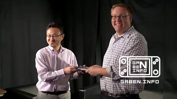 Suhei Yoshida insieme ad Adam Boys hanno ripetuto la scena con la trasmissione del disco PlayStation, ma già nella realt...