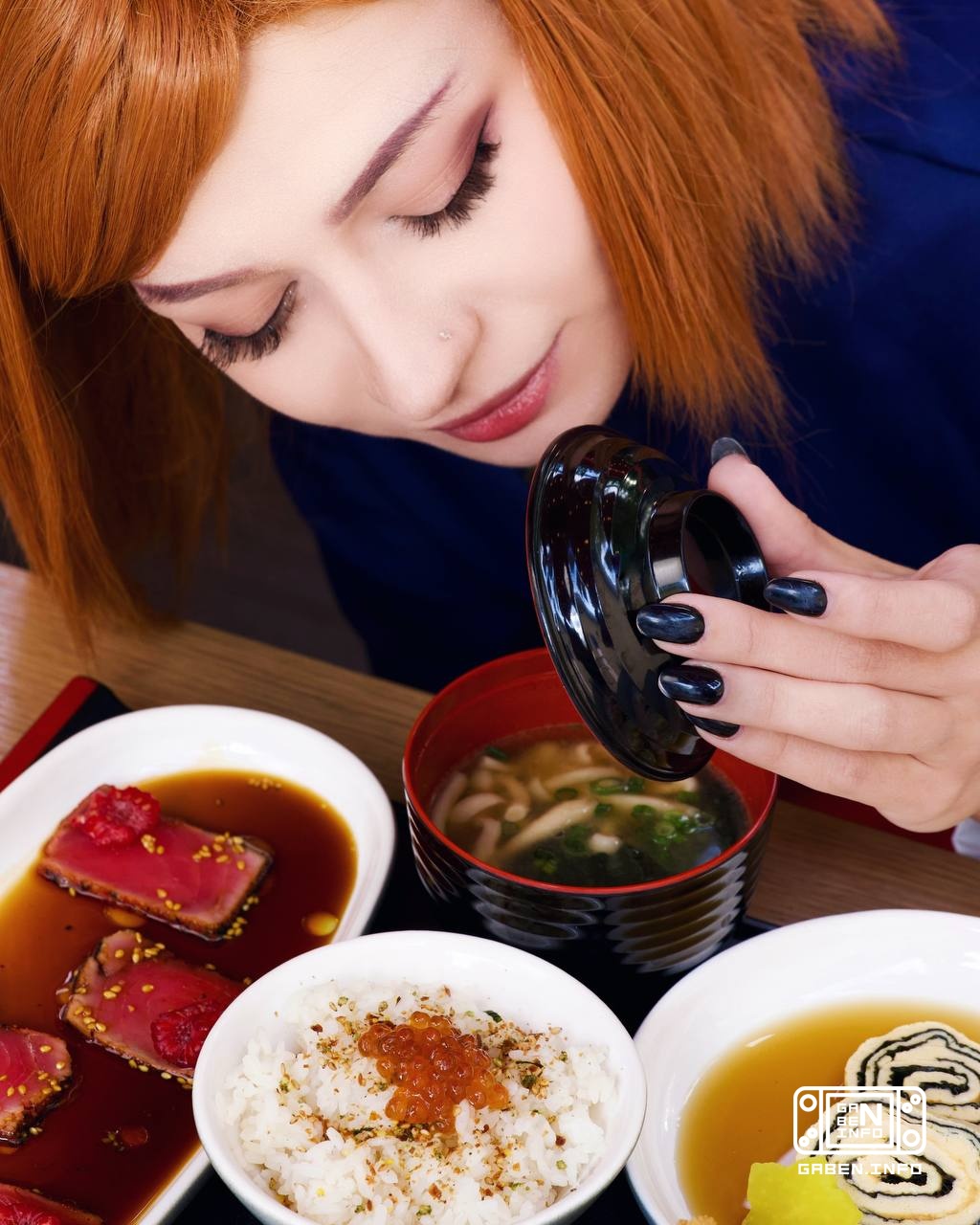 在RAMEN中,你可以收集来自魔术战斗宇宙的角色 😳 只是收集印花,并将它们交换到您的爱好者来订购从10月25日之前的特别菜单.