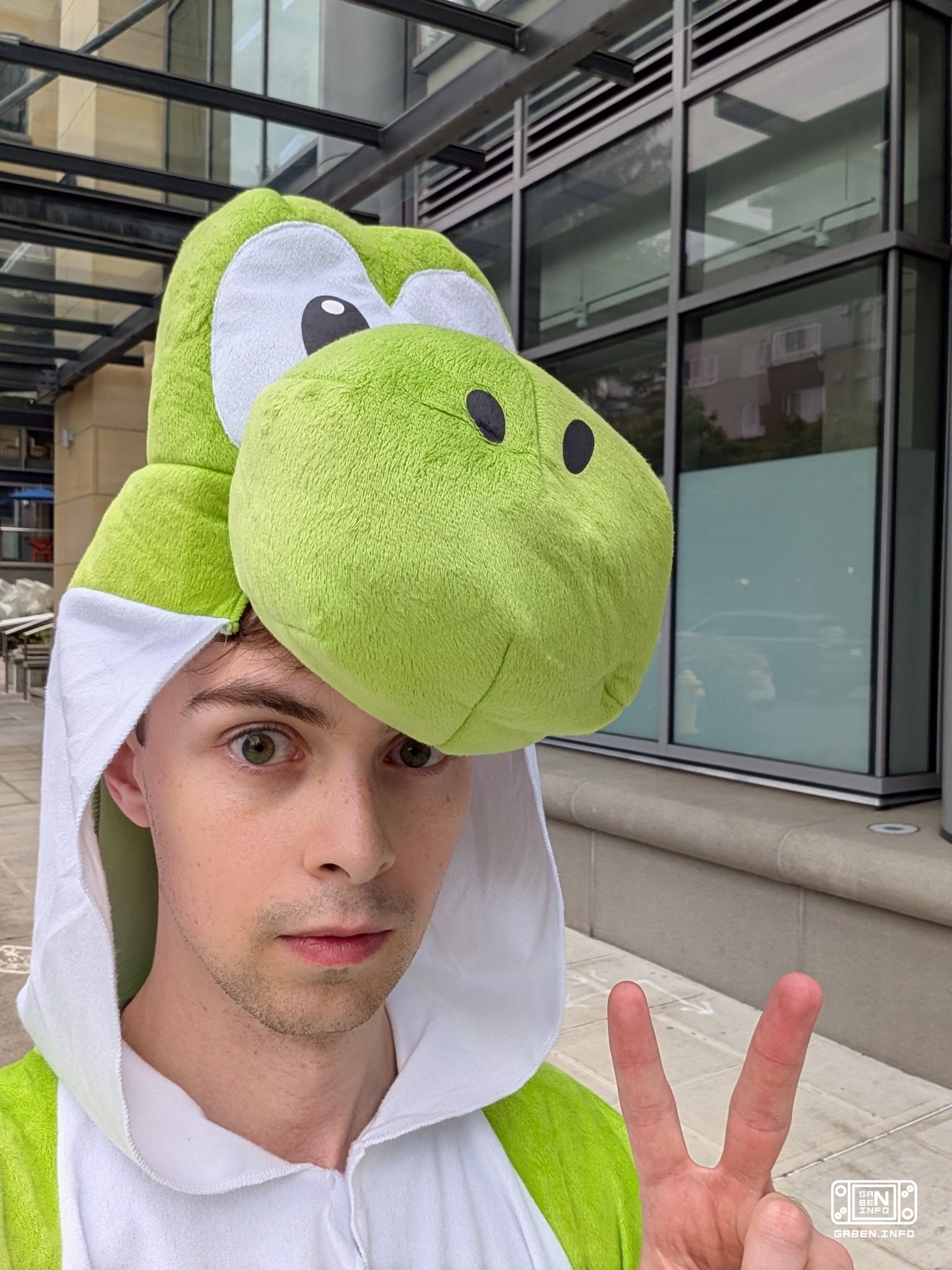 Deadlock's developers gave an exclusive match to a fan in Yoshi's costume who came to Valve's office. The image was not ...