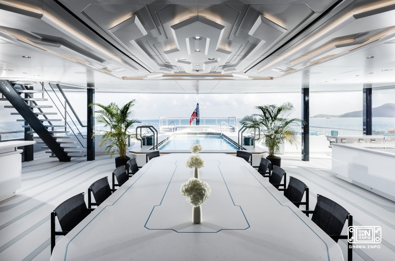 😁 Uncle Gabe Newell decided to thank the 3,000 people who helped build his superyacht worth $500M! And no, it's not just...