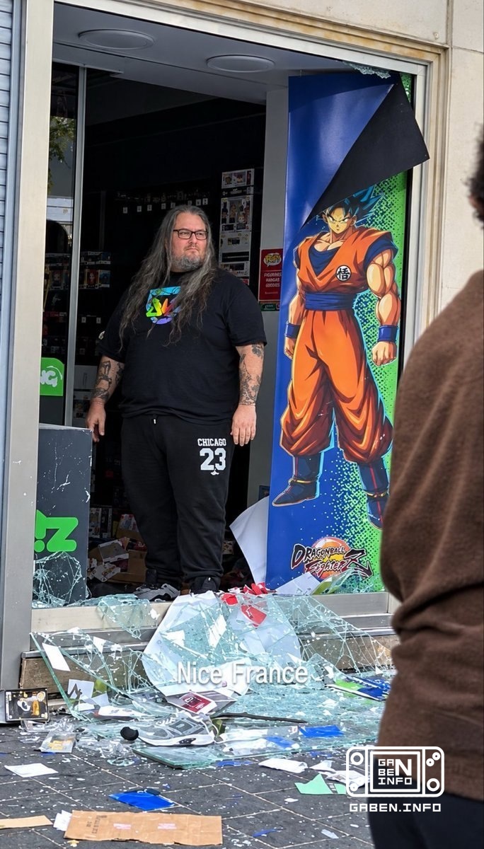 Goku is proud: the owner of a Nice-based hip-hop store was steadfastly defending his good from the luters. Nakanoun was ...