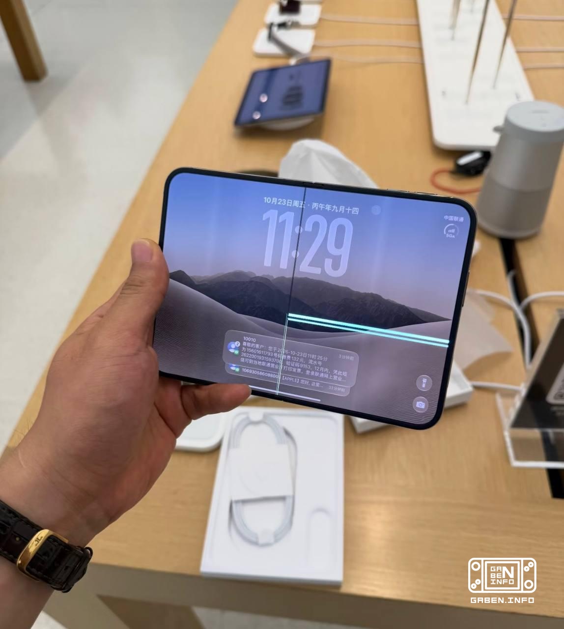 Welcome to the crackgate. Dozens of new iPhone Duo buyers around the world complain that their screen has cracked either...