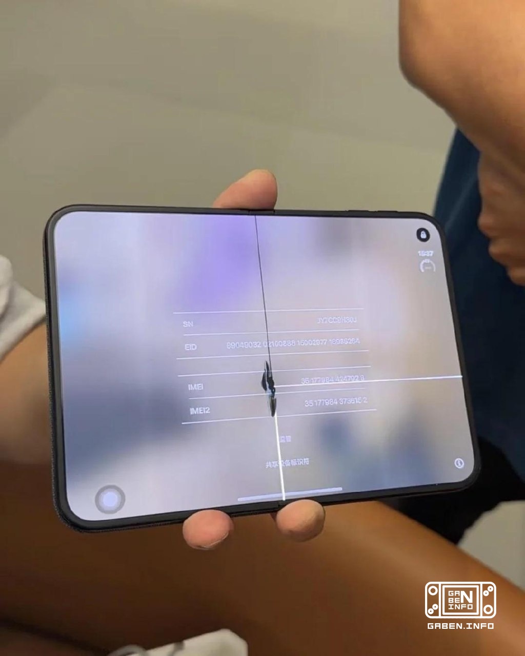 Welcome to the crackgate. Dozens of new iPhone Duo buyers around the world complain that their screen has cracked either...