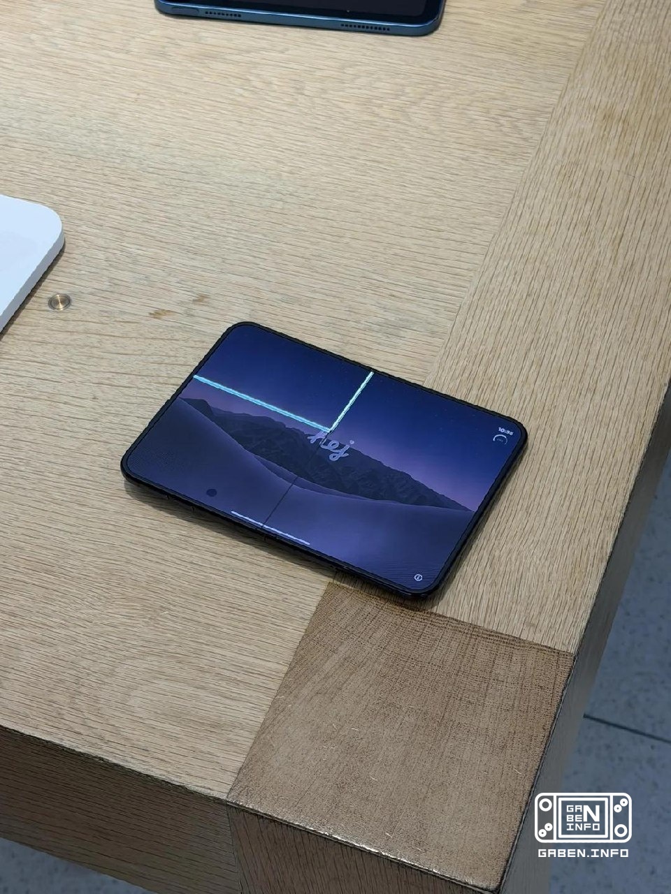 Welcome to the crackgate. Dozens of new iPhone Duo buyers around the world complain that their screen has cracked either...