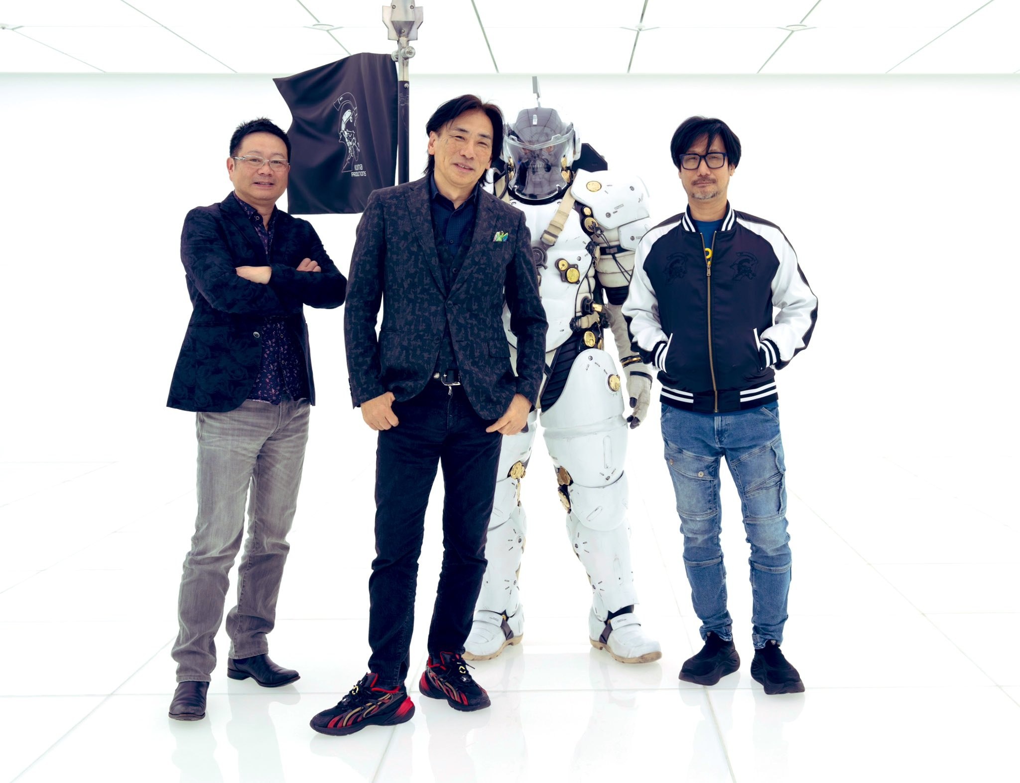 The Japanese policeman was visited by SEGA top brass The Kojima Productions office was honored to be visited by company ...