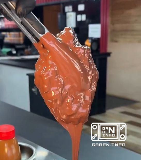 In England, a restaurant went viral for its Ferror Rocher chocolate fried chicken burger 🙄