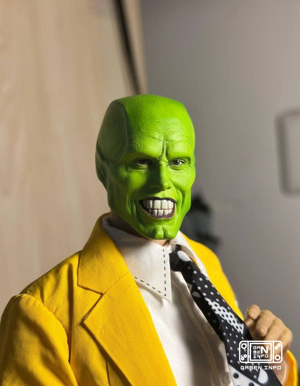 Figure from the movie "The Mask" Deluxe Edition 2.0 in 1/6 scale from Dark Toys