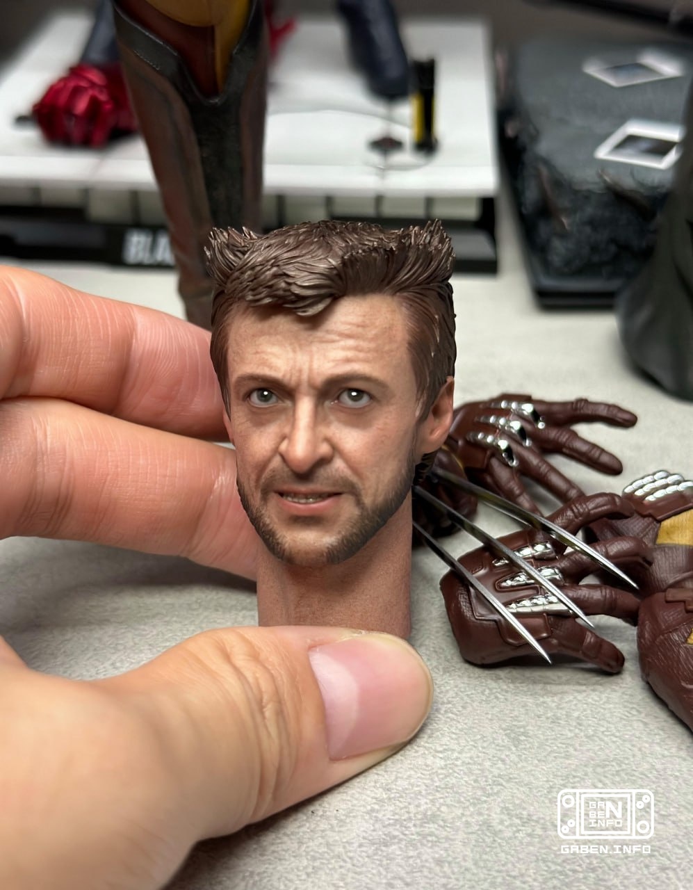 Hot Toys 1/6th scale figure of Wolverine in the classic brown and yellow suit🔥